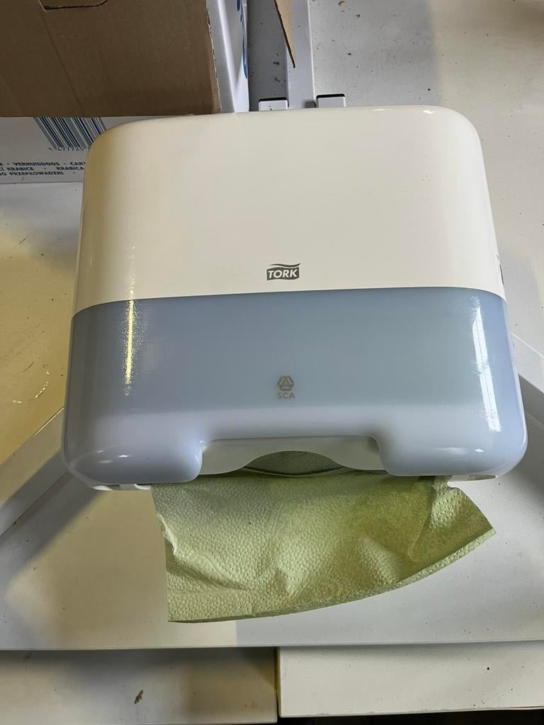 Tork Mini handdoek dispensers - 4 stuks, Ophalen of Verzenden, Overige typen
