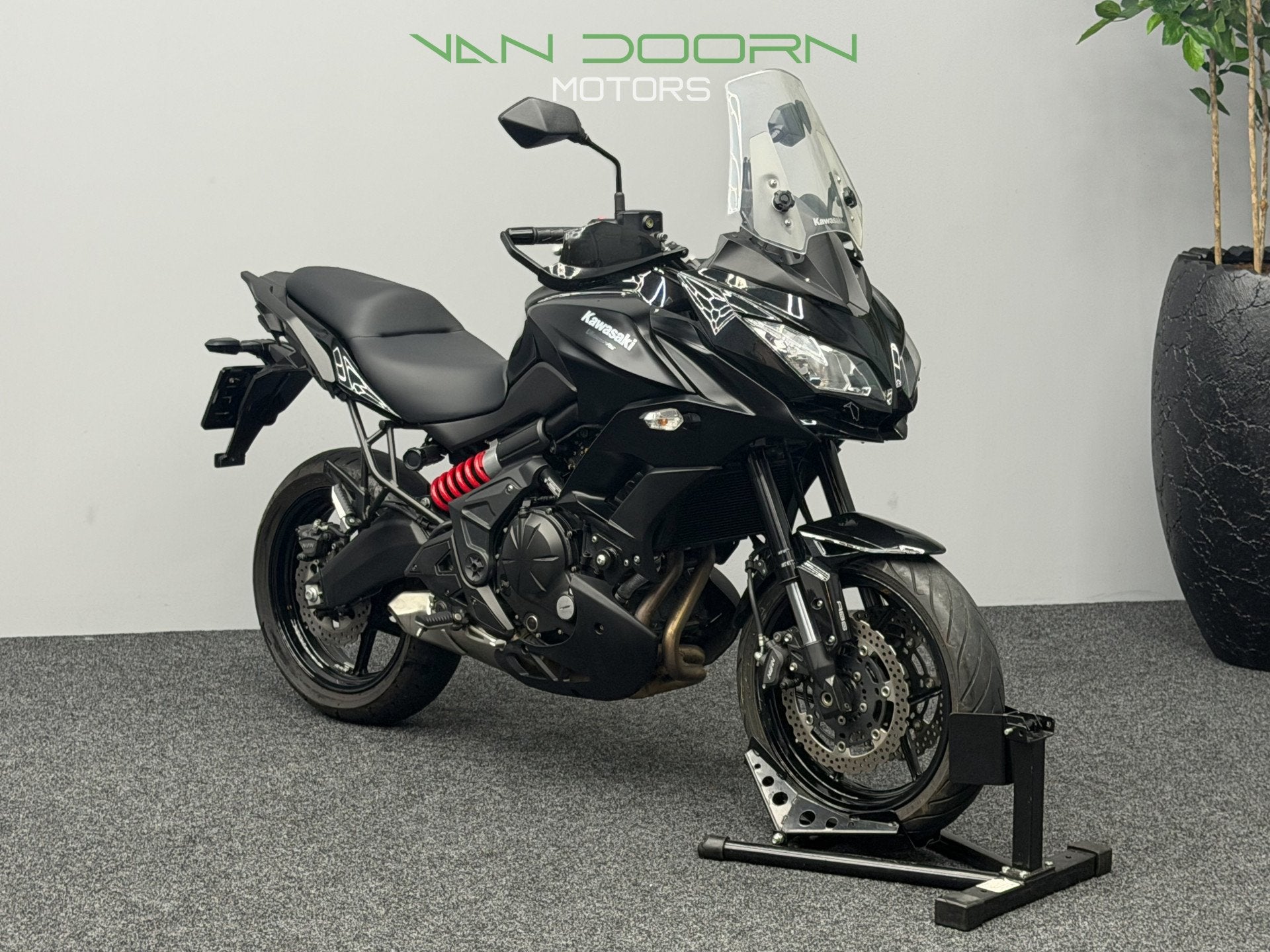Kawasaki Versys 650 ABS | Mivv | Topkoffer | Verstralers | 2, Info@vandoornmotors.nl, 649 cc, Kraaivenstraat 23-5
5048AB  TILBURG, NL
