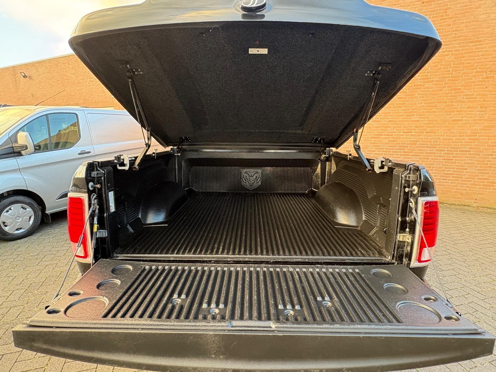 Dodge Ram 1500 3.0TD V6 Crew Cab 5'7 / Zeer netjes / Euro6, Auto's, Automaat, Achterwielaandrijving, Gebruikt, Zwart