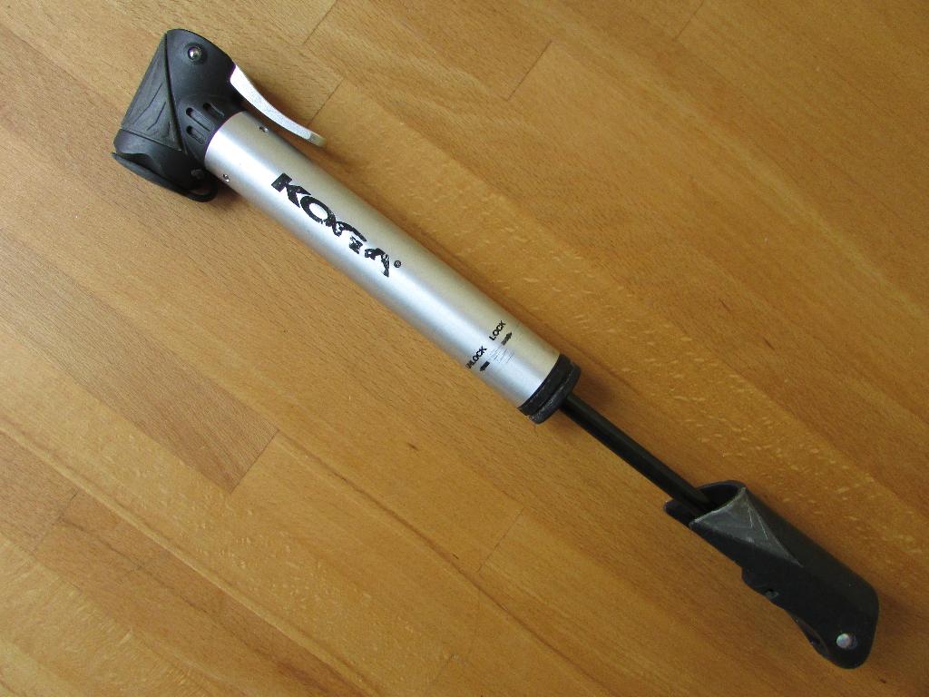 KOGA MINI FIETSPOMPJE, Ophalen of Verzenden, Gebruikt