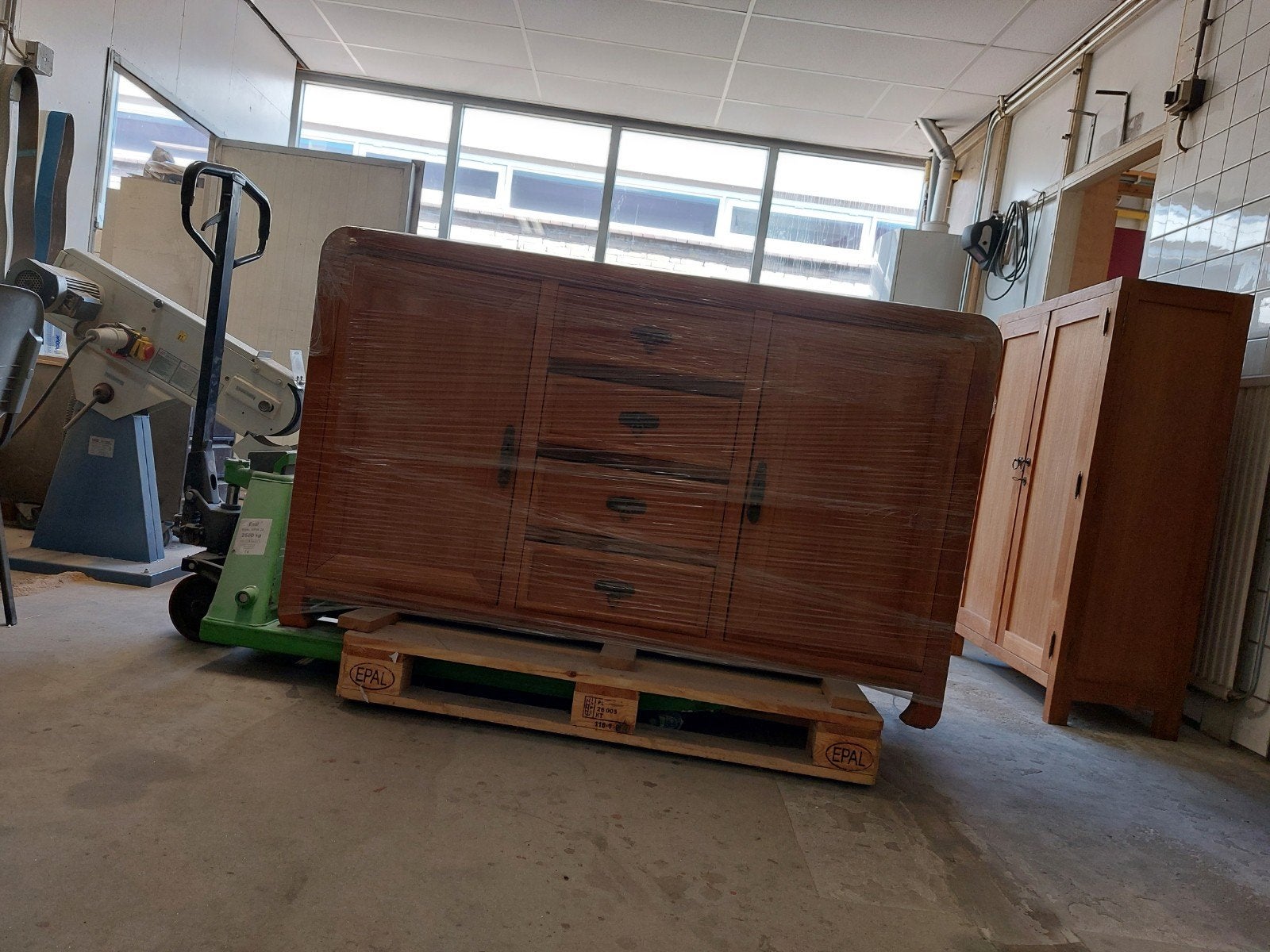 Massief teak houten dressoir met lades en deuren, Ophalen, Gebruikt, 150 tot 200 cm, Teakhout