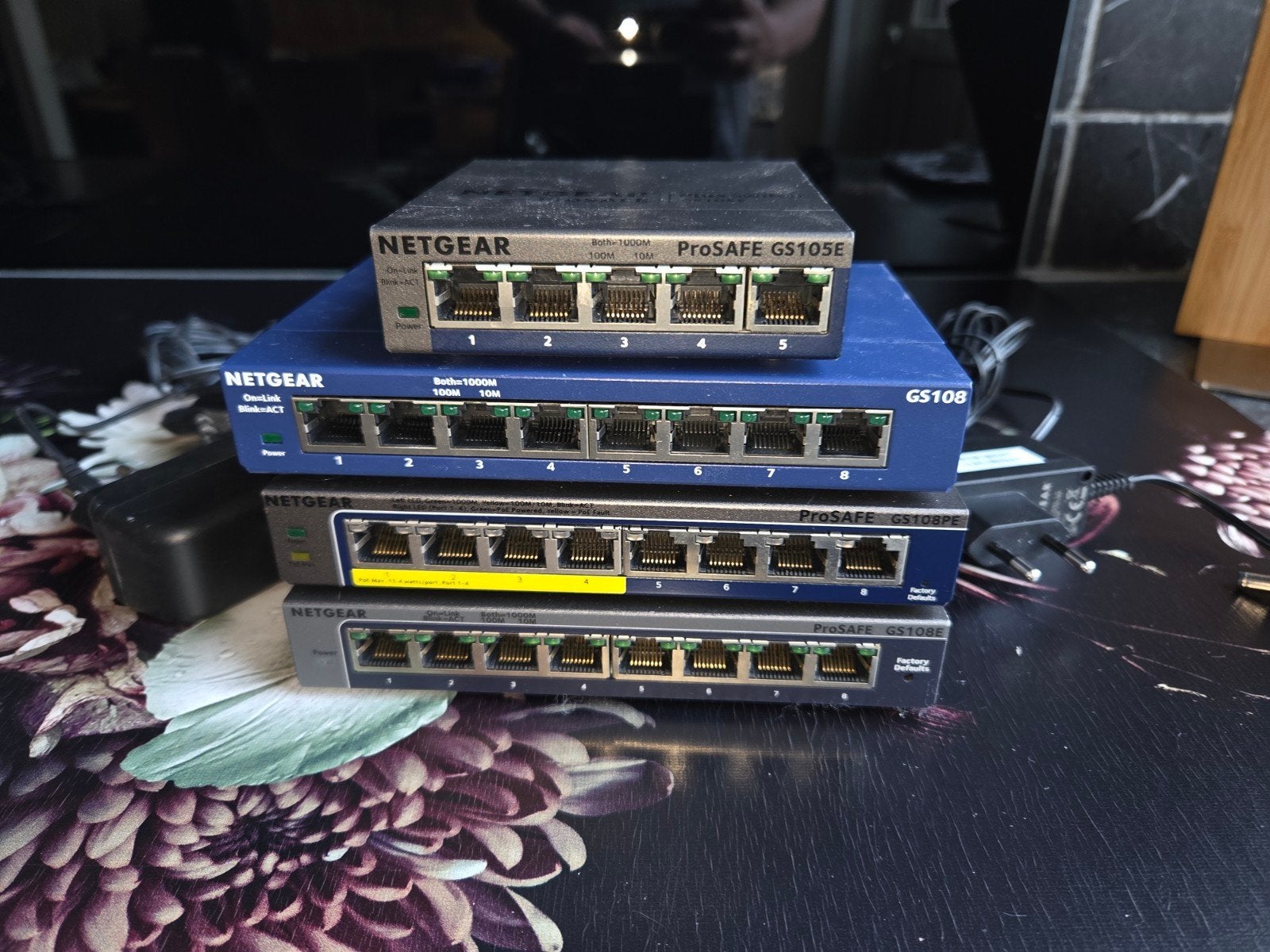 NETGEAR ProSAFE Switches 4 stuks (GS105E, GS108, GS108PE, GS, Ophalen, Gebruikt