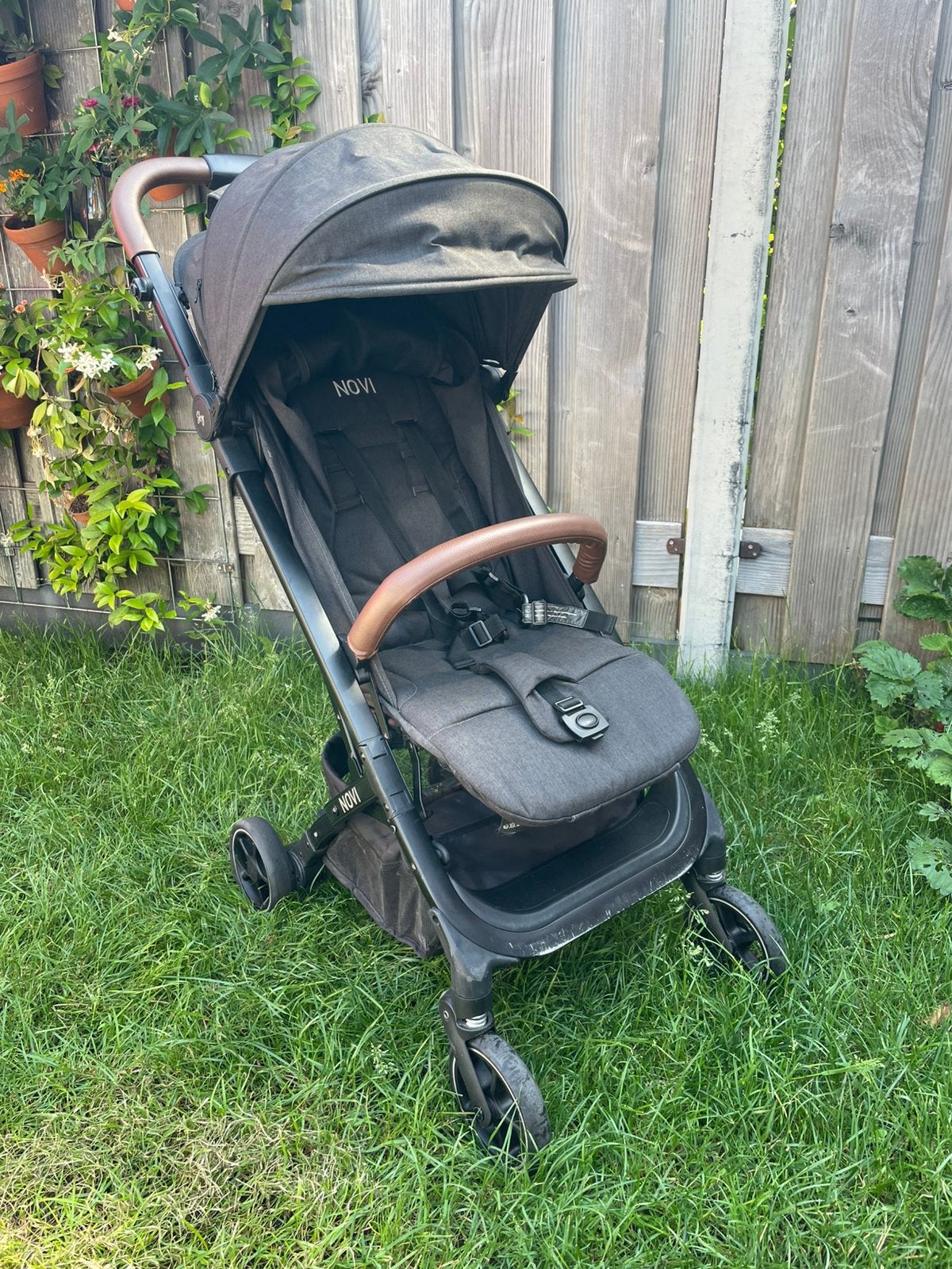 Novi Baby Sky buggy zwart, Kinderen en Baby's, Buggy's, Zo goed als nieuw, Ophalen
