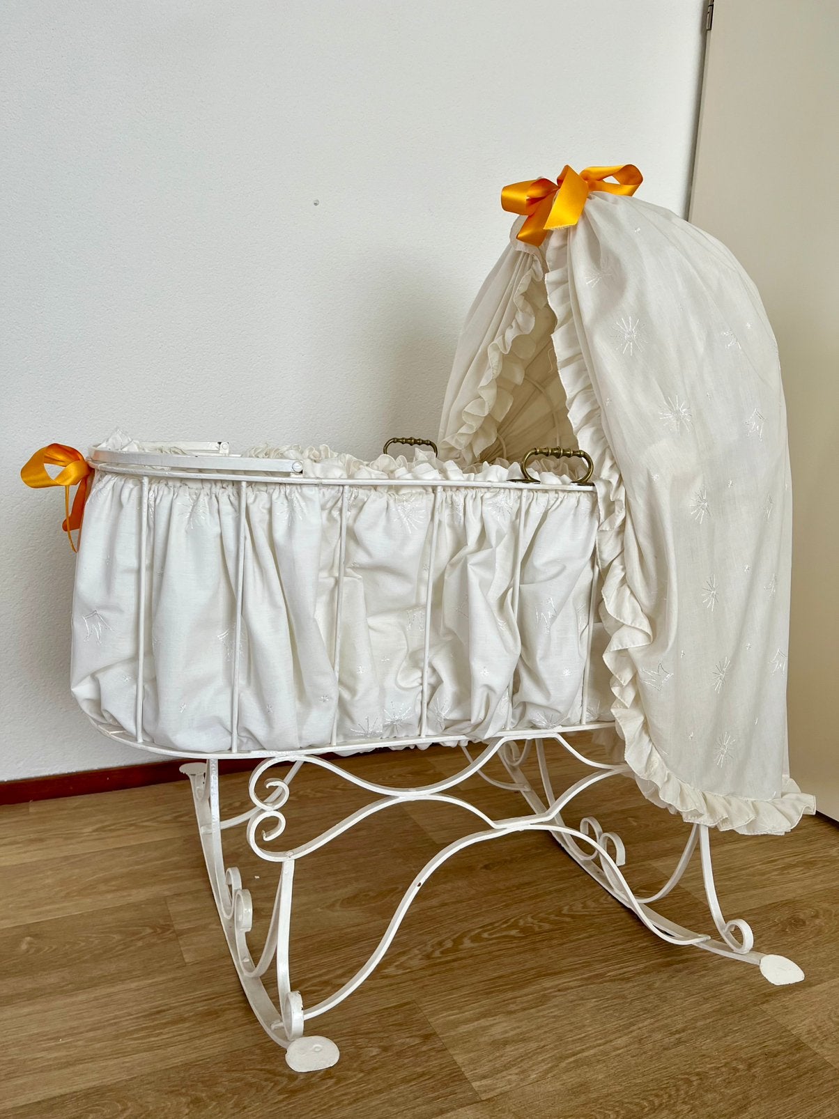 Antieke Victoriaanse smeedijzeren schommel- / kapwieg (1899), Kinderen en Baby's, Babywiegjes en Ledikanten, Ophalen, Gebruikt