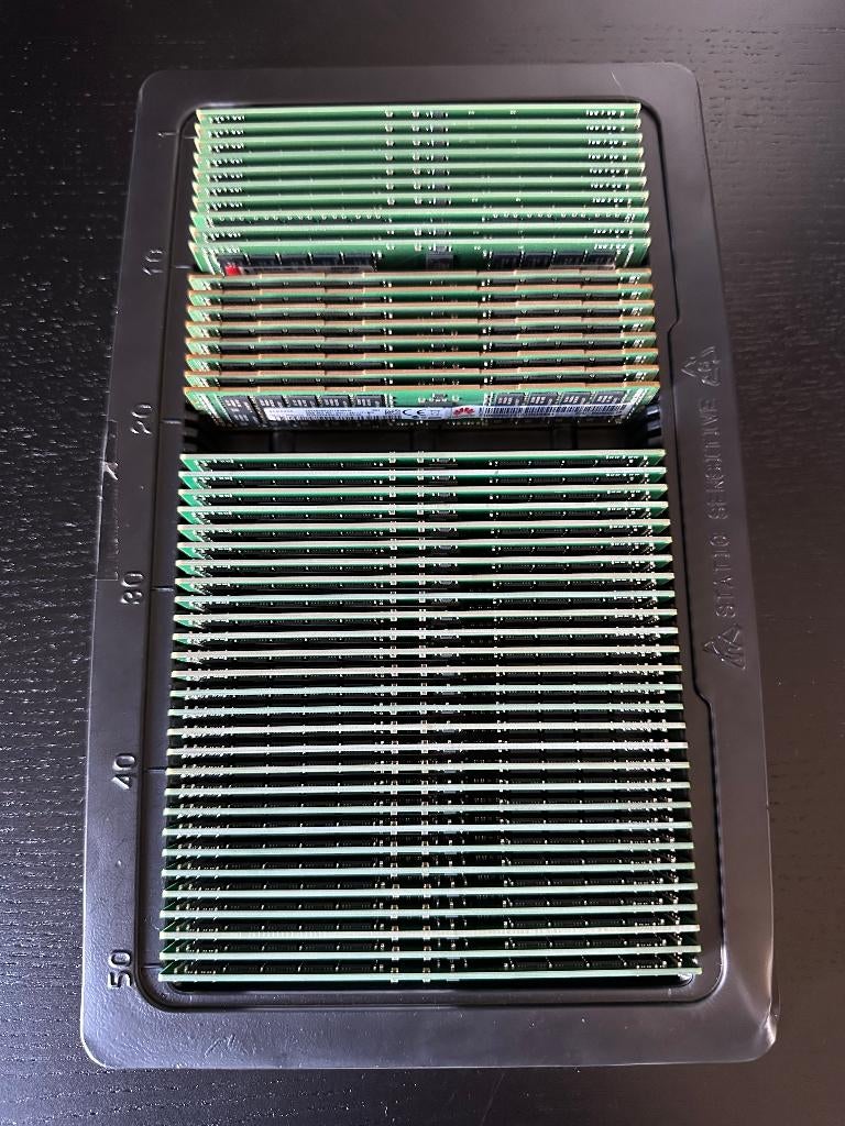 Partij 46x 32GB DDR4 ECC RDIMM Server RAM, Computers en Software, RAM geheugen, Ophalen, 32 GB, DDR4, Zo goed als nieuw
