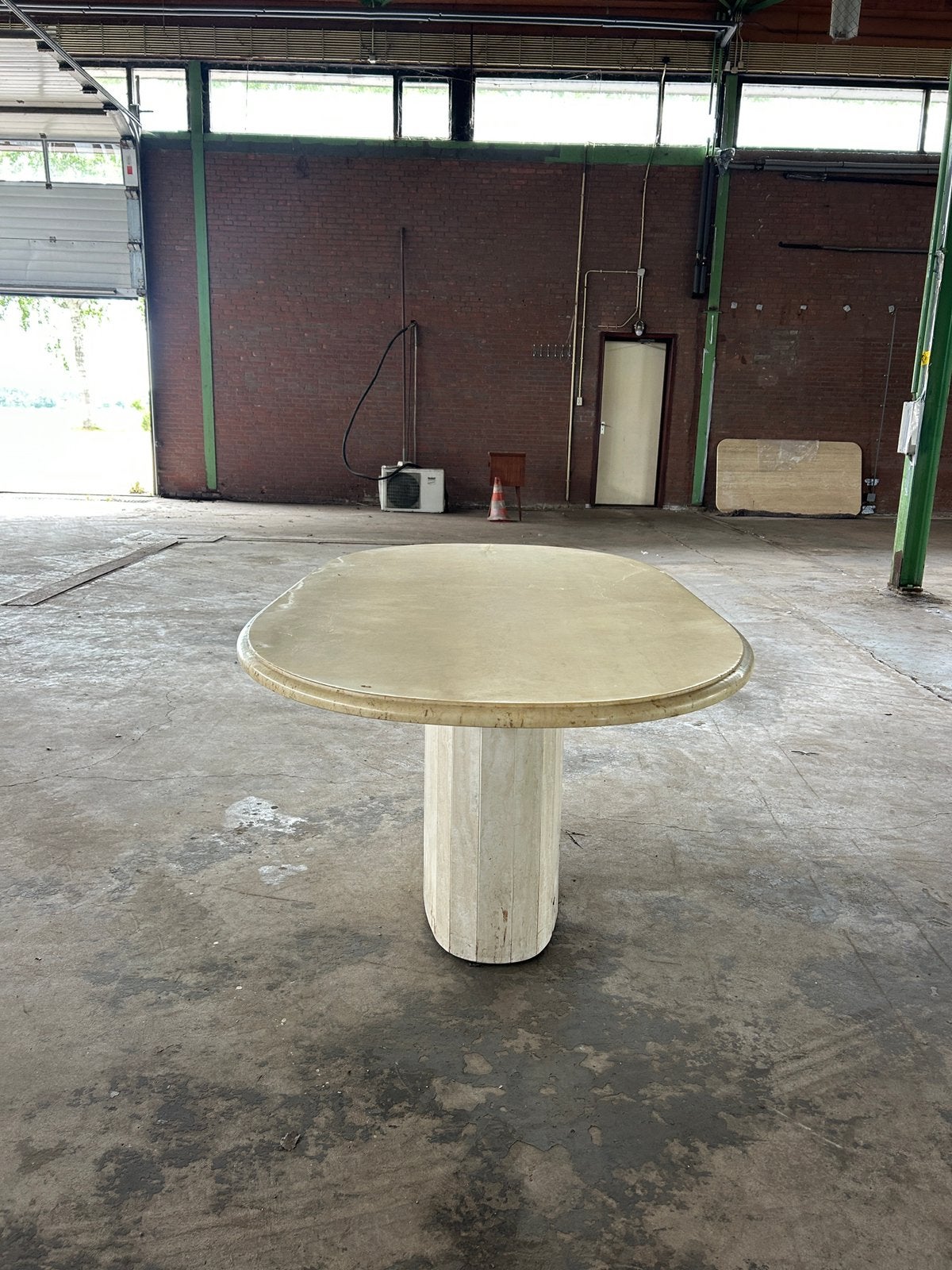 Travertin eettafel, Ophalen, Gebruikt, 6 tot 8 stoelen