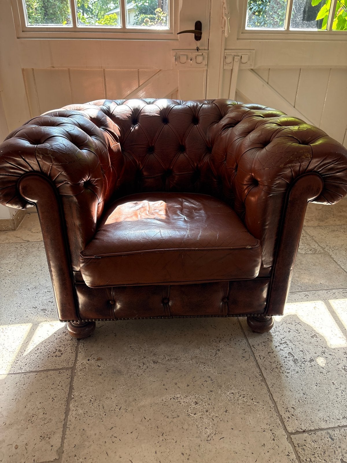 Vintage Chesterfield fauteuil - Bruin leer, Ophalen, Gebruikt, Leer, 75 tot 100 cm