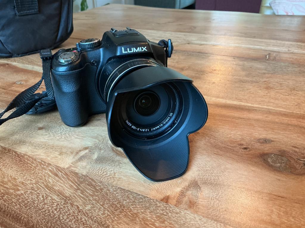 Panasonic Lumix FZ200 bridge camera met accessoires, 12 Megapixel, Ophalen of Verzenden, Zo goed als nieuw, Overige Merken