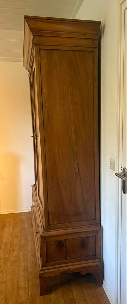 Antieke houten kledingkast met lades, Ophalen