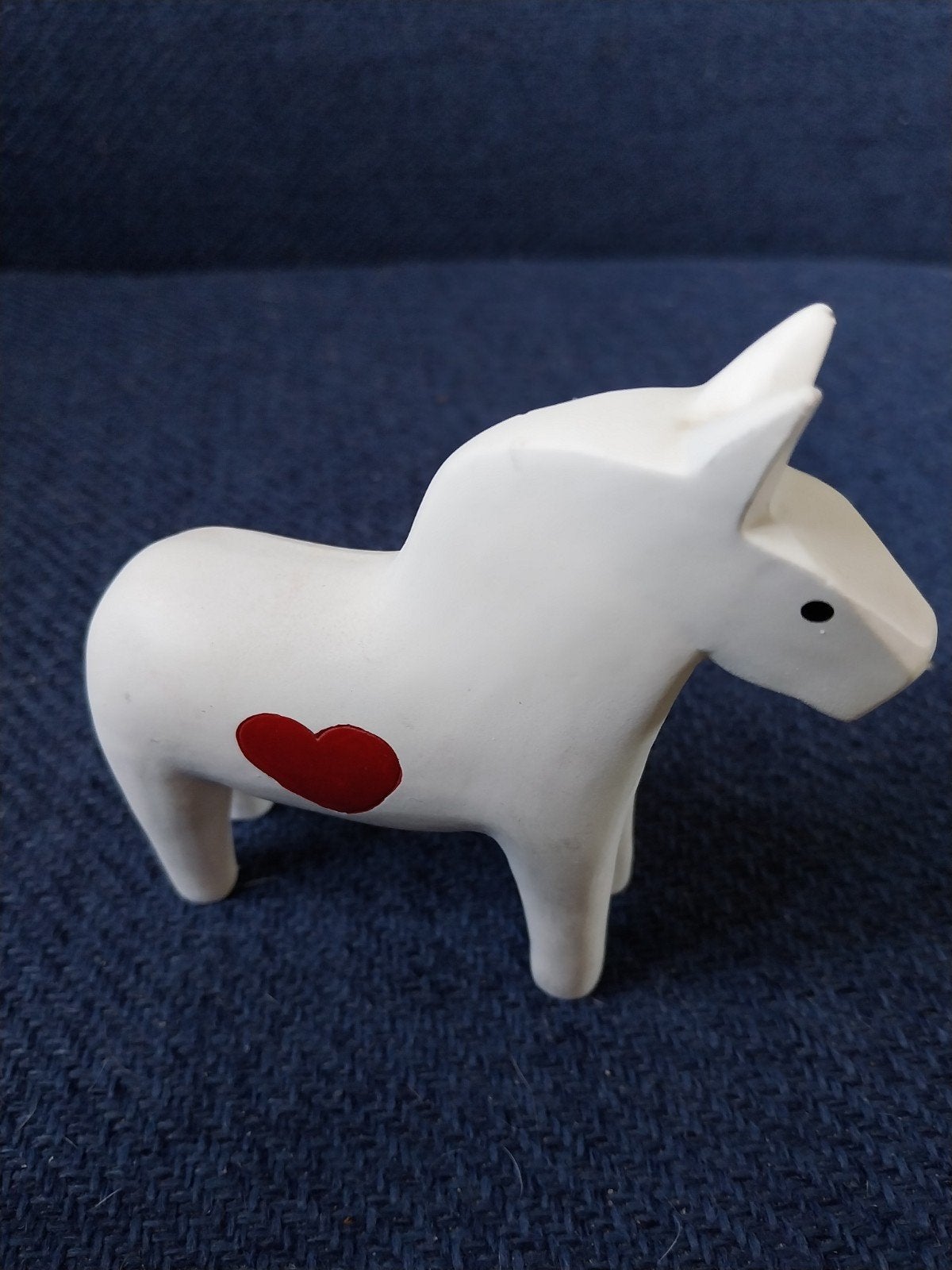 Stenen Dala-paardje met Harrje van Tante Brocante, Ophalen of Verzenden, Paard, Beeldje of Figuurtje