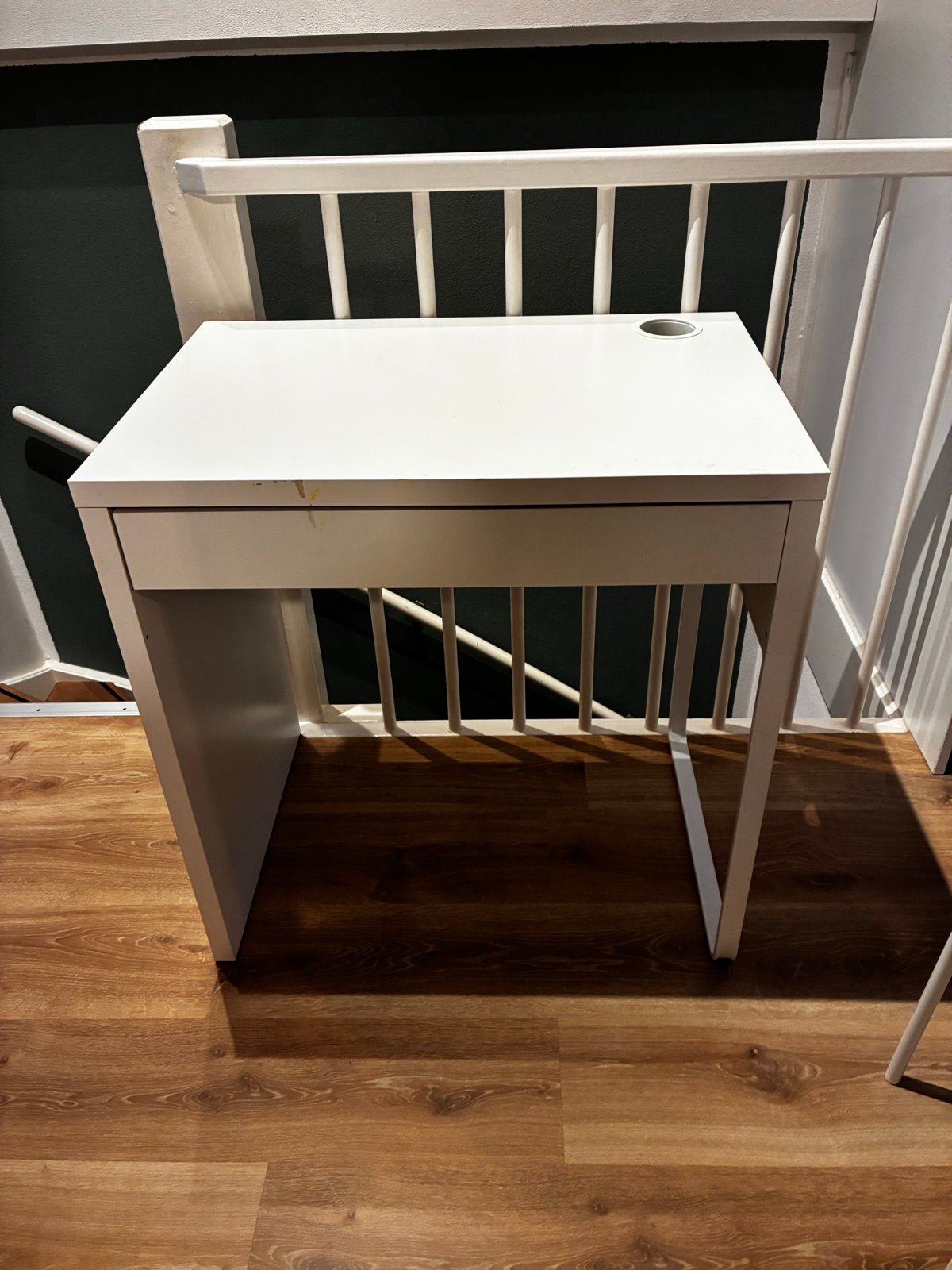 IKEA Micke bureau, Gebruikt, Met lades, Spaanplaat of MDF, Ophalen of Verzenden