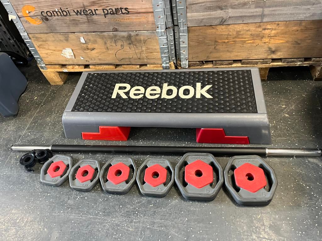 Reebok rep 20 kg bodypump set met step grijs zwart, Sport en Fitness, Fitnessmaterialen, En step, Gebruikt, 20 kg, Ophalen of Verzenden
