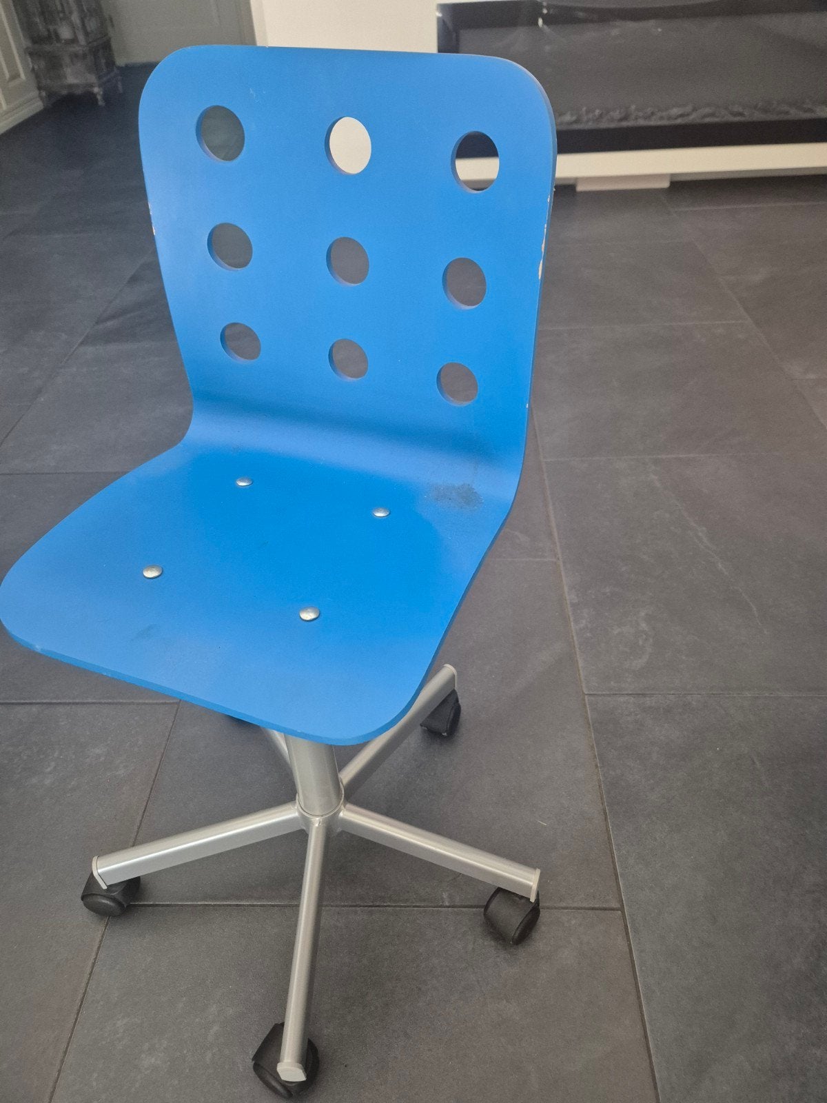 GRATIS!!! Blauwe Ikea kinder bureaustoel met wieltjes - Gebr, Ophalen, Gebruikt, Blauw, Bureaustoel