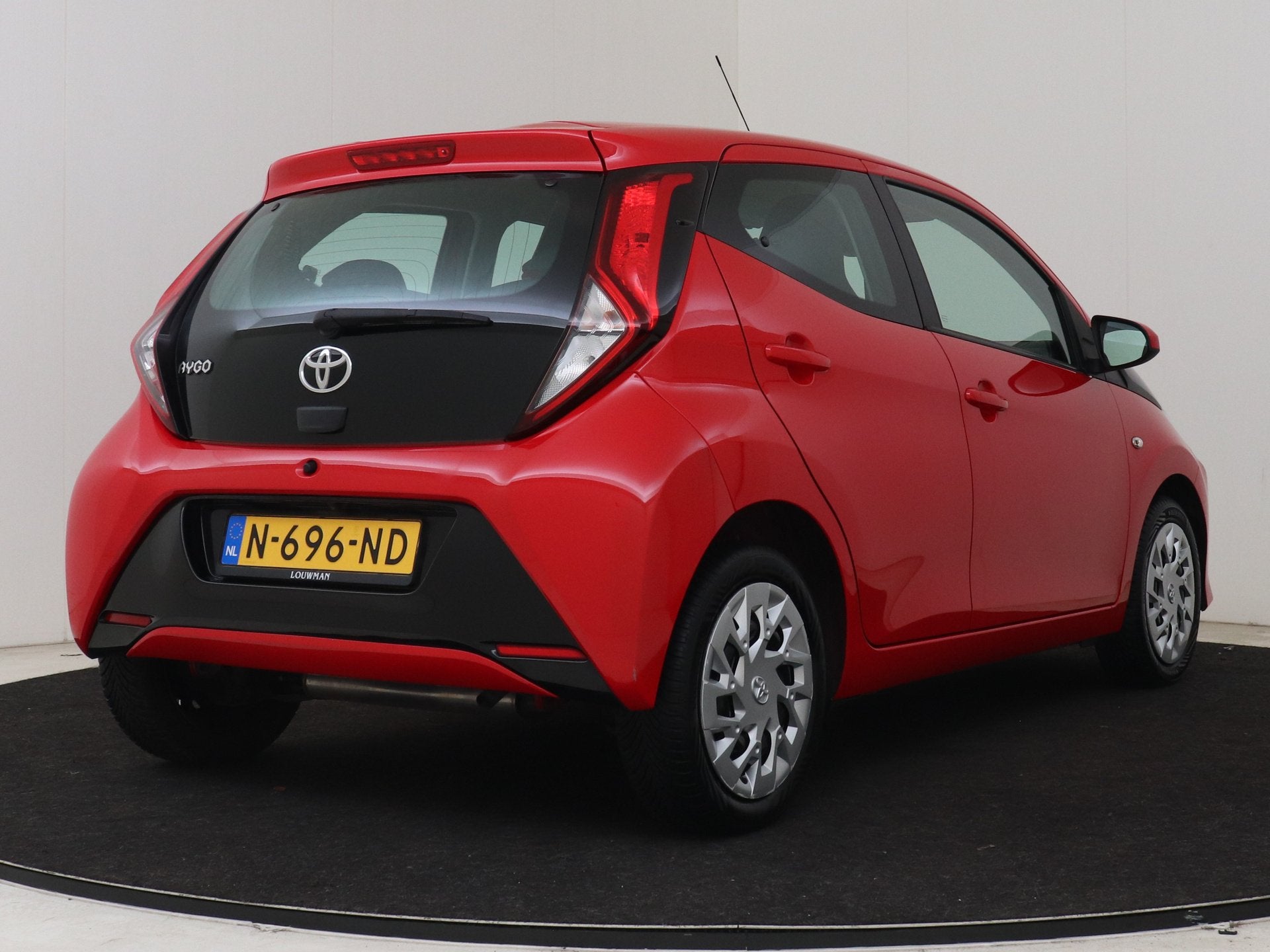 Toyota Aygo 1.0 VVT-i x-play | BTW voertuig | Dealer onderho, Stof, Gebruikt, 4 stoelen, Origineel Nederlands