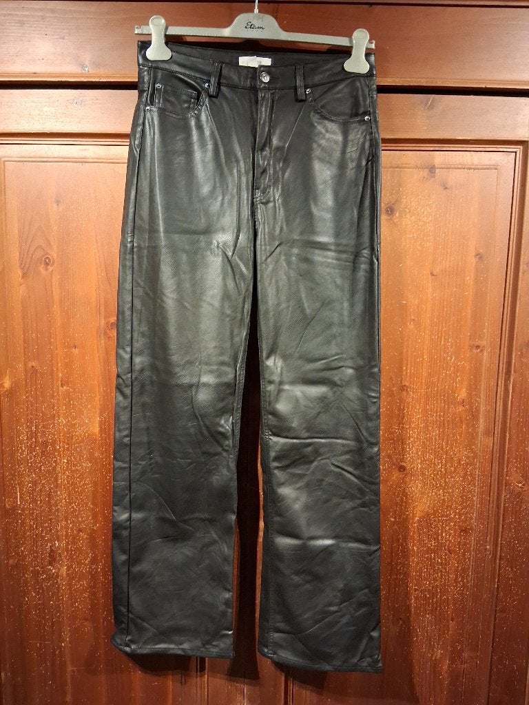 H&M Imitatie lederen zwarte Broek 42, Zwart, Maat 42/44 (L), Ophalen of Verzenden, Zo goed als nieuw