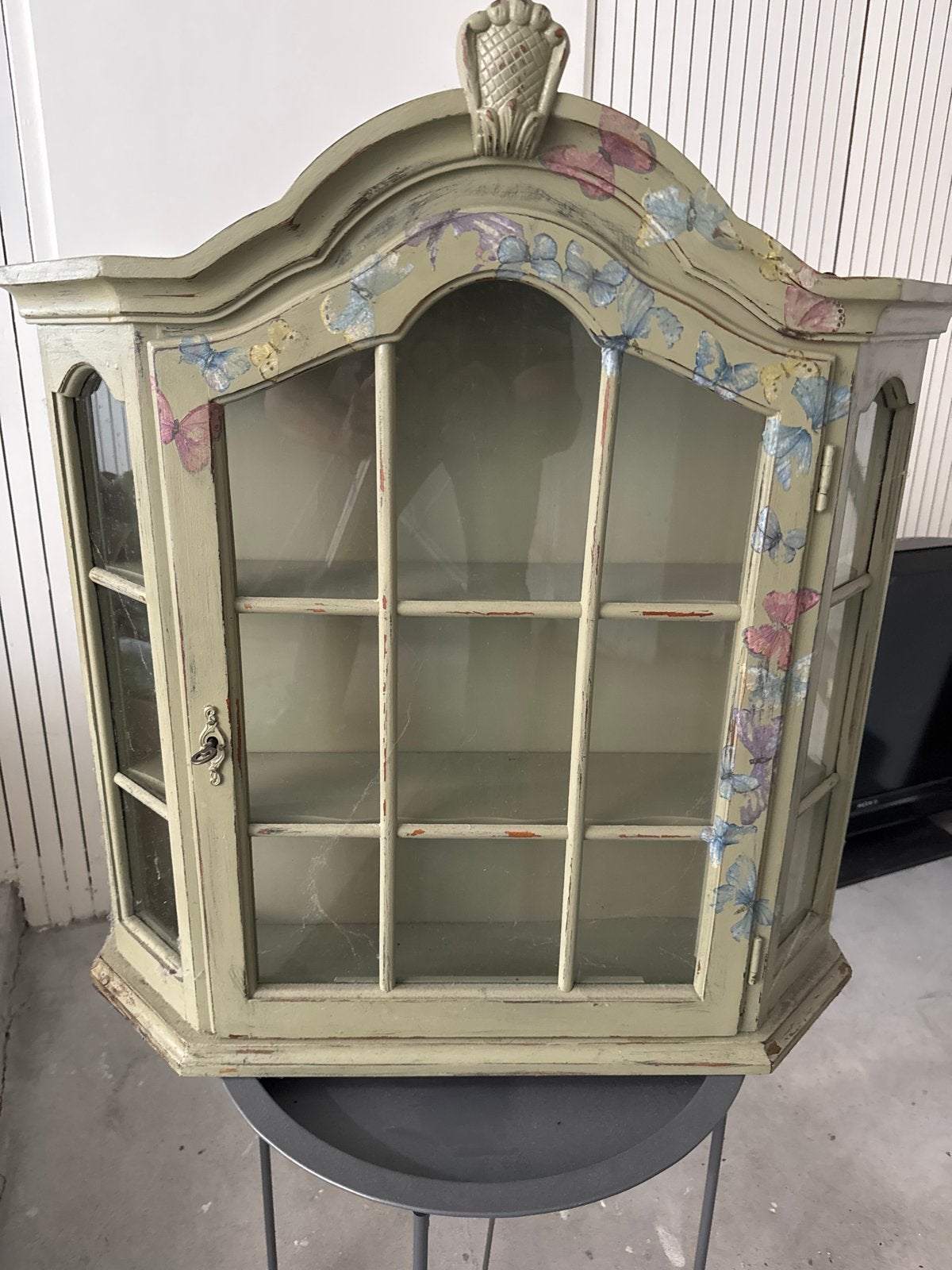 Vintage wandkastje met vlinderdecoratie, Antiek en Kunst, Ophalen