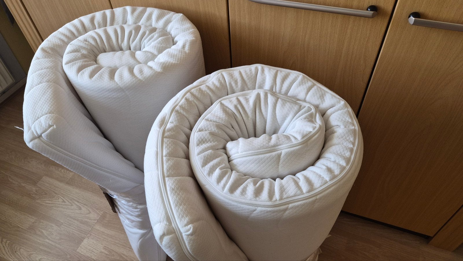 Twee goede en schone toppers 200x90x8cm., Ophalen, Nieuw, Eenpersoons
