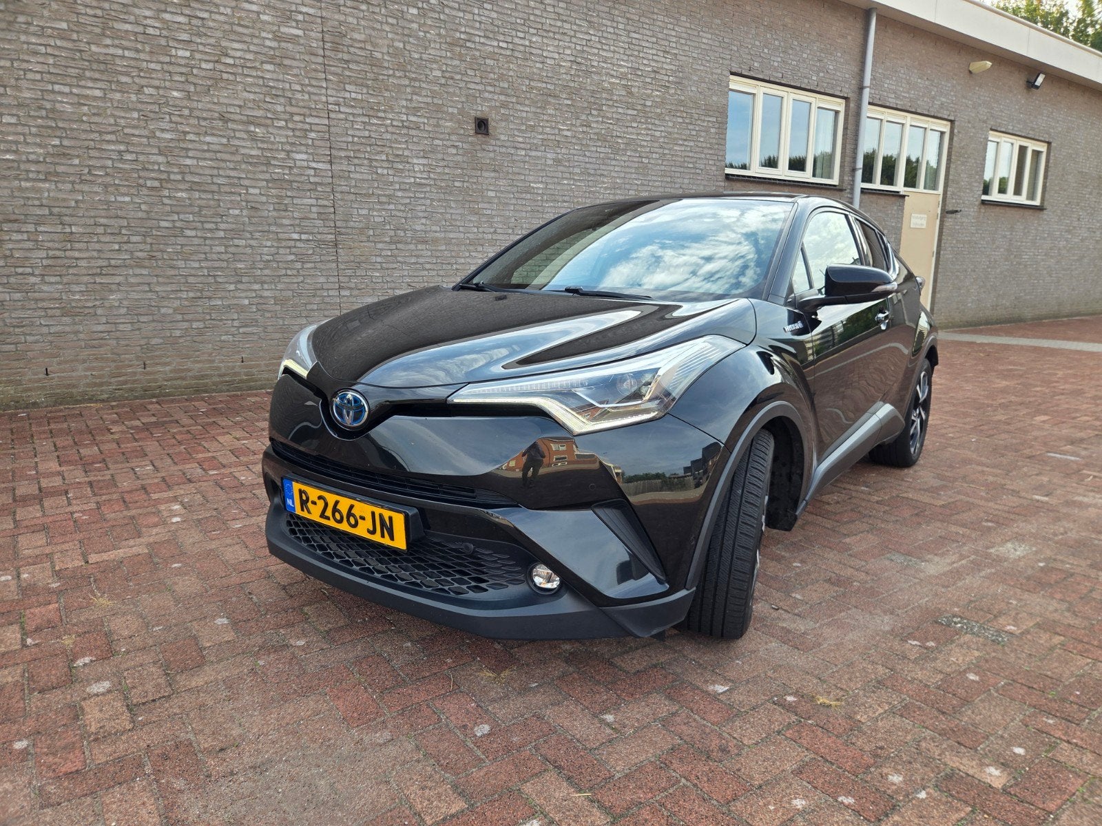 Toyota C-HR Hybrid Automaat | Garantie | 112.560 km | CarPla, Dealer onderhouden, Stof, 725 kg, Zwart