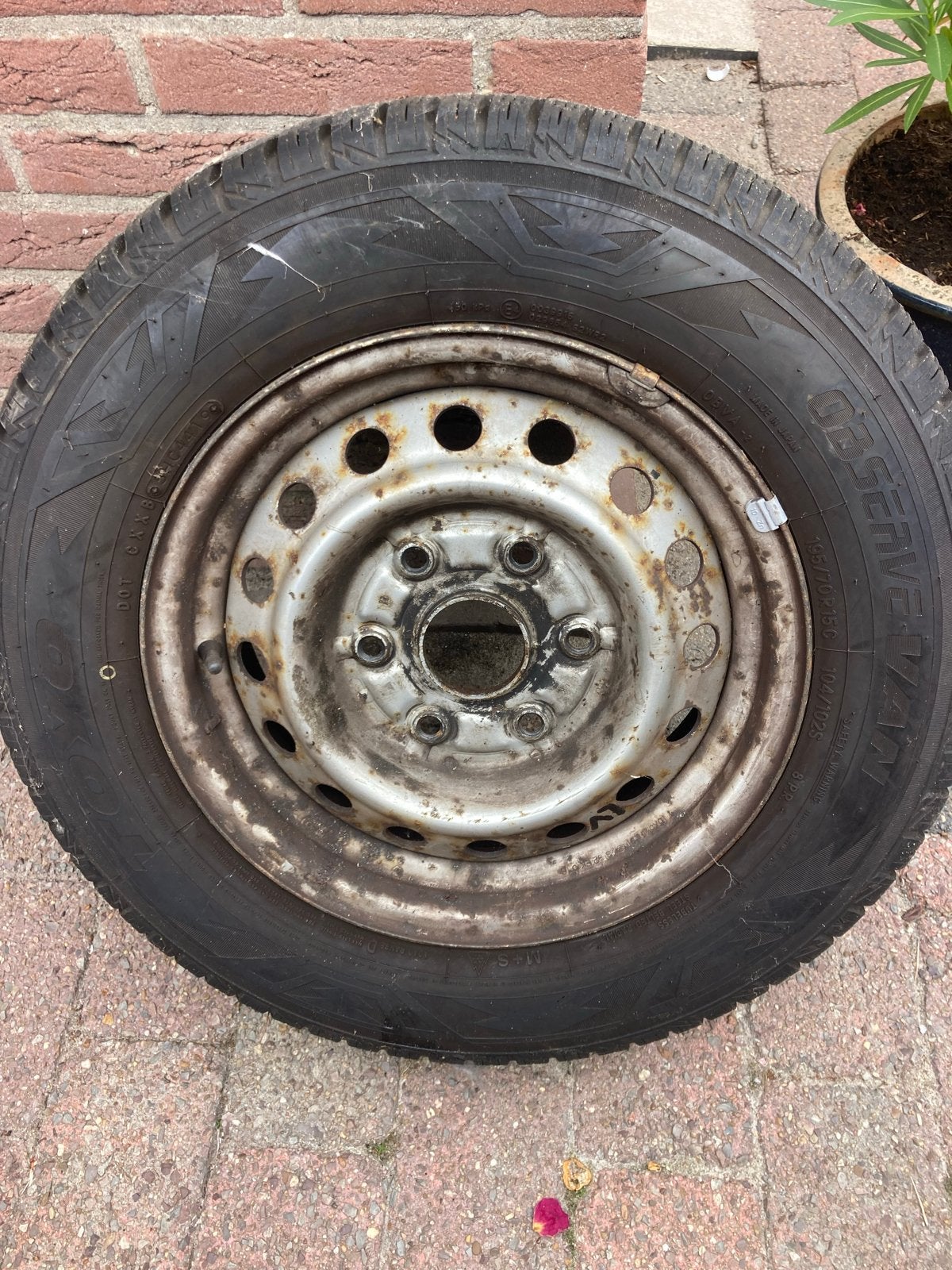 Toyota Hiace winterbanden op stalen velg 195/70R15C, Ophalen, 15 inch, Banden en Velgen, Winterbanden