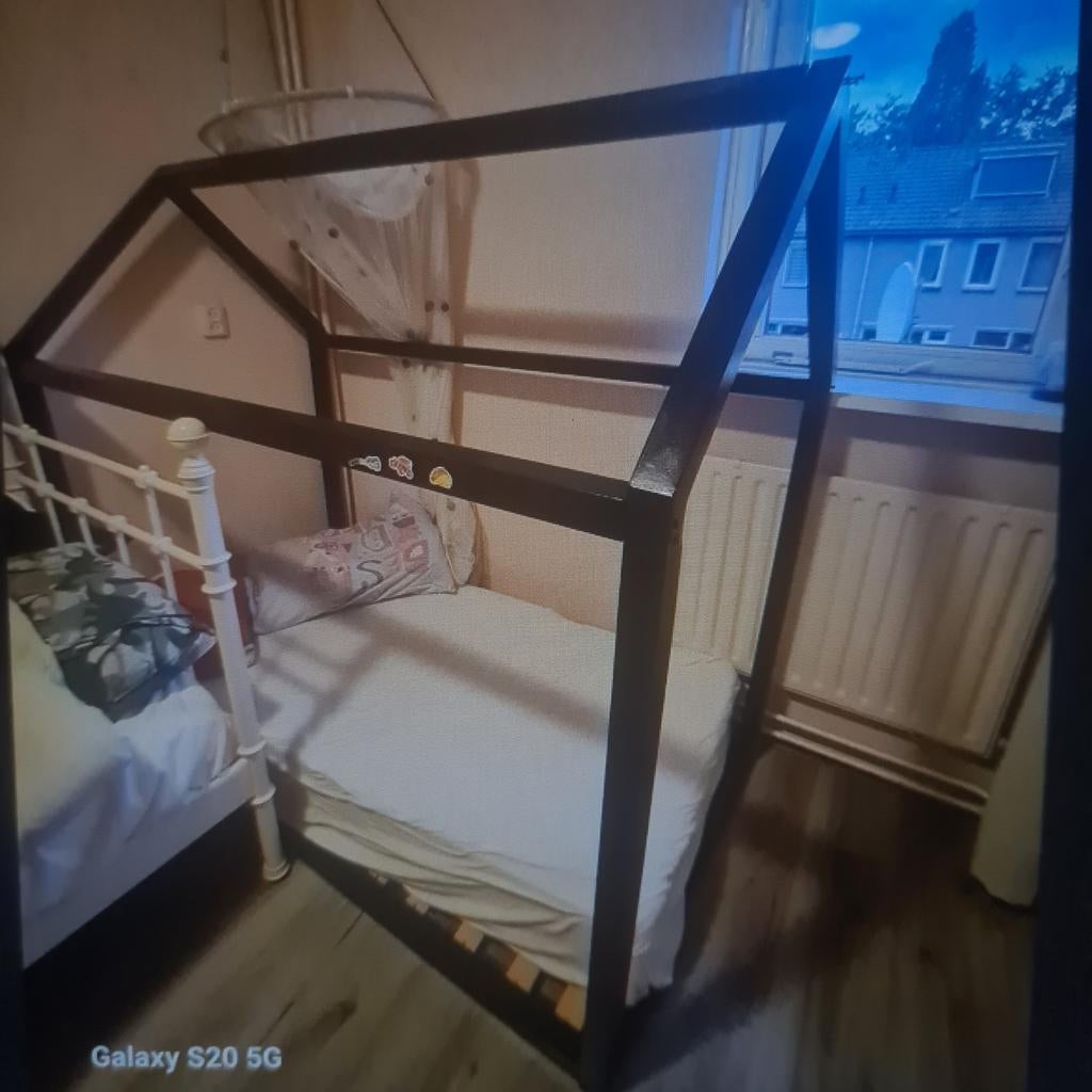 Huisbed zwart, Kinderen en Baby's, Kinderkamer | Bedden, Ophalen of Verzenden, 180 cm of meer, 85 tot 100 cm, Lattenbodem