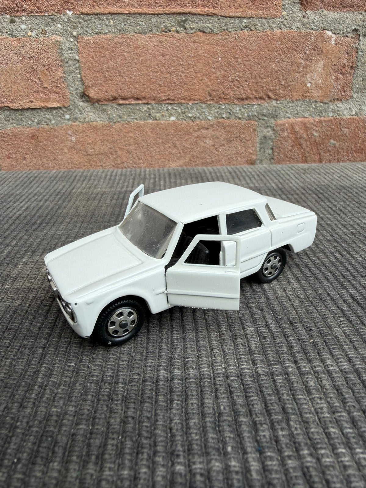 1:43 Mebetoys A-3 Alfa Romeo Nuova Giulia super, Ophalen of Verzenden, Gebruikt, Auto, Overige merken