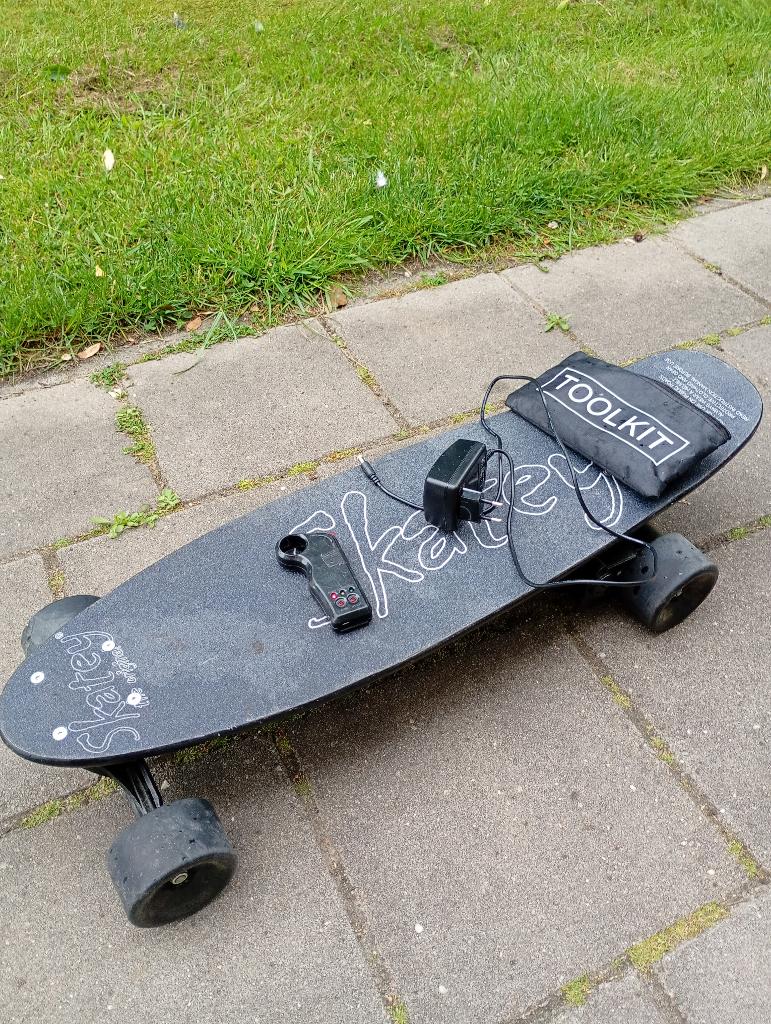 Elektrische skateboard 25km/h, 59 cm of meer, Ophalen, Zo goed als nieuw, Overige merken