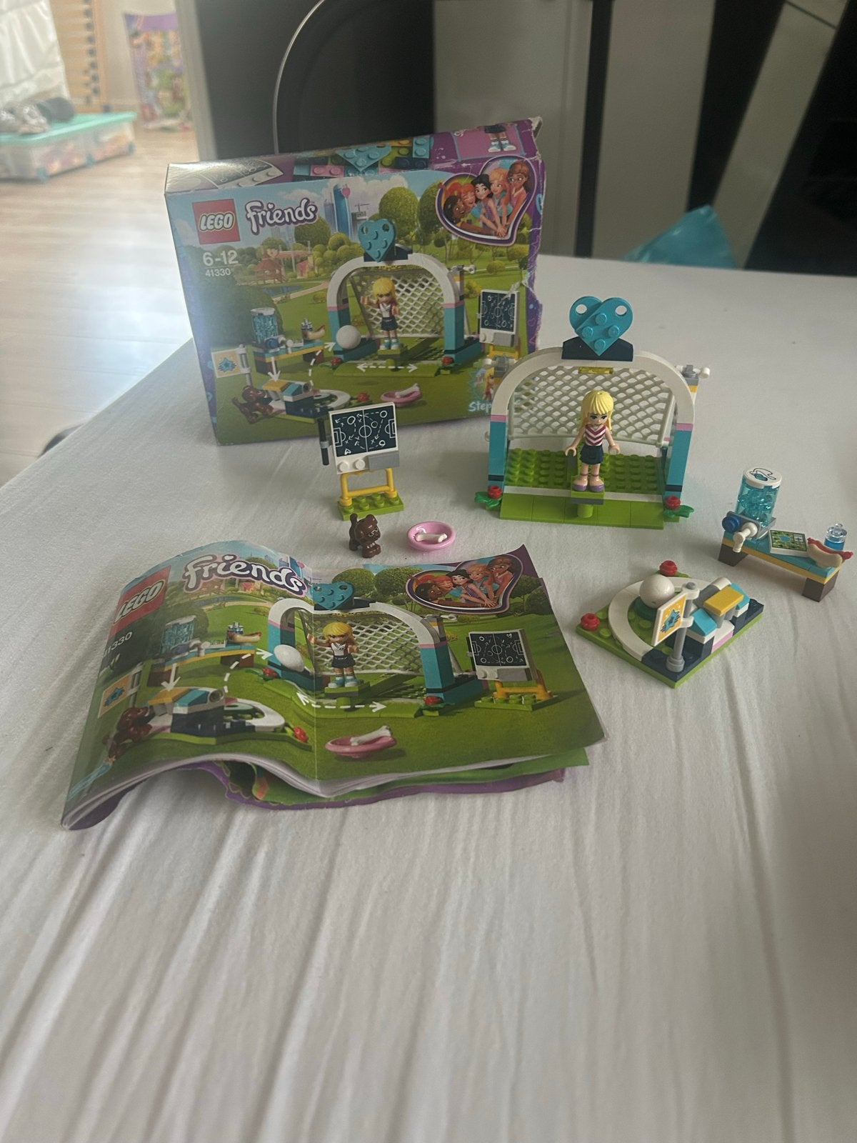 LEGO Friends Voetbaltraining Stephanie 41330 - Zo goed als n, Ophalen of Verzenden, Zo goed als nieuw, Overige merken