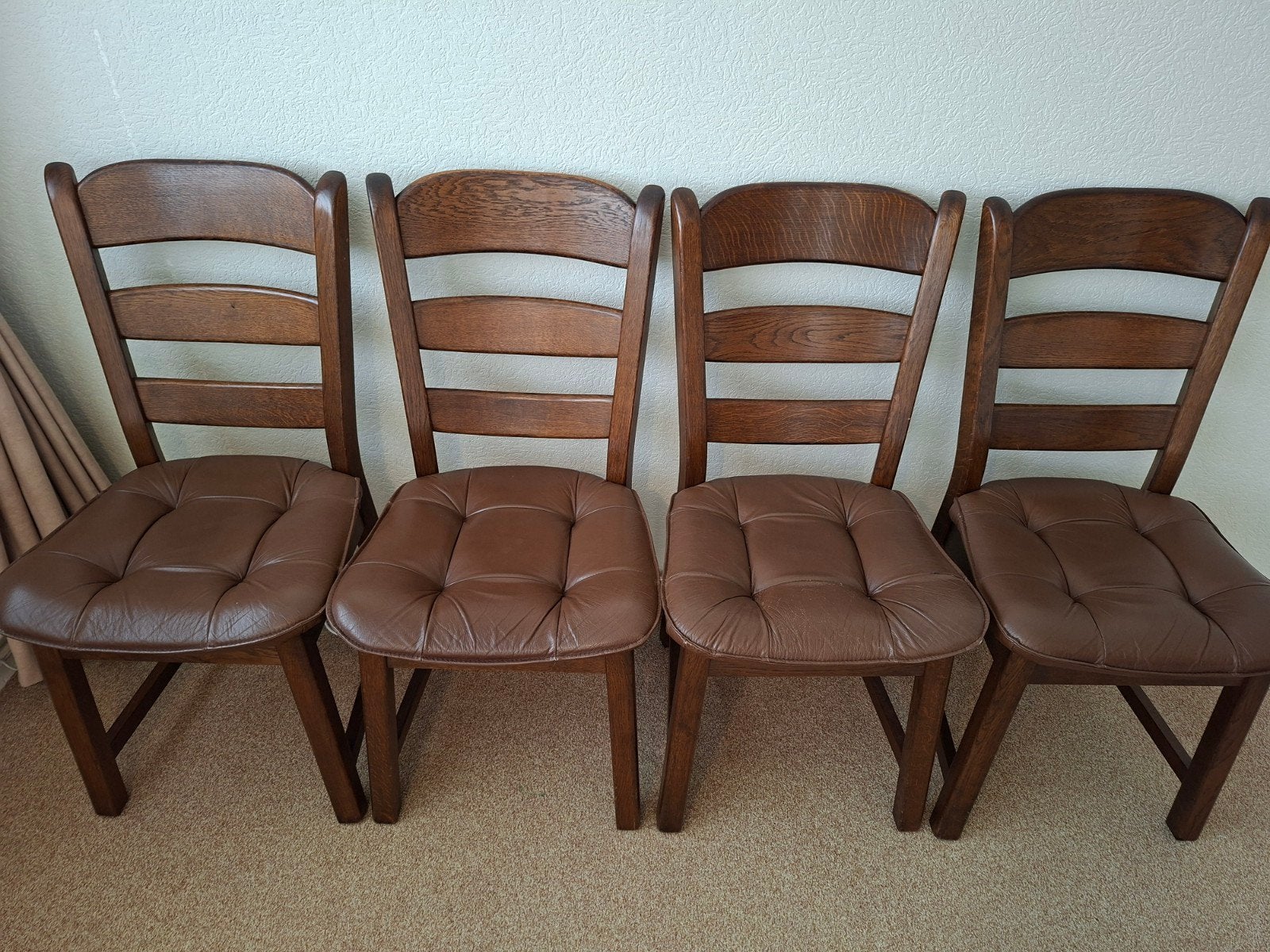 Set van 4 houten eetkamerstoelen met leren zitting, Ophalen