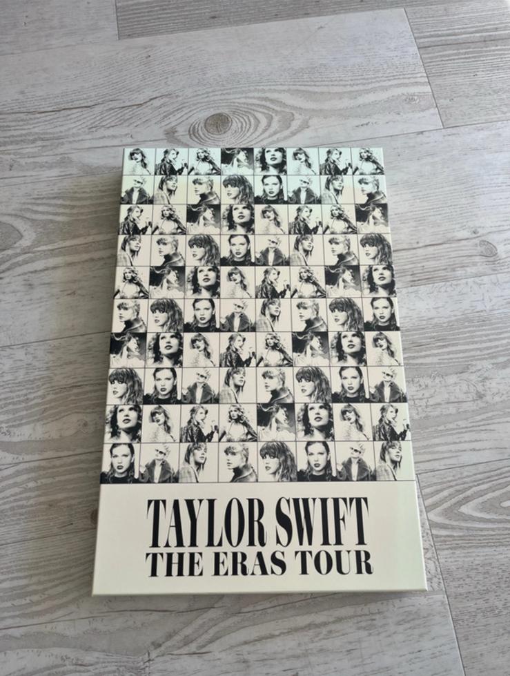 Taylor Swift Era’s Tour VIP merchandise box, Verzamelen, Ophalen, Zo goed als nieuw