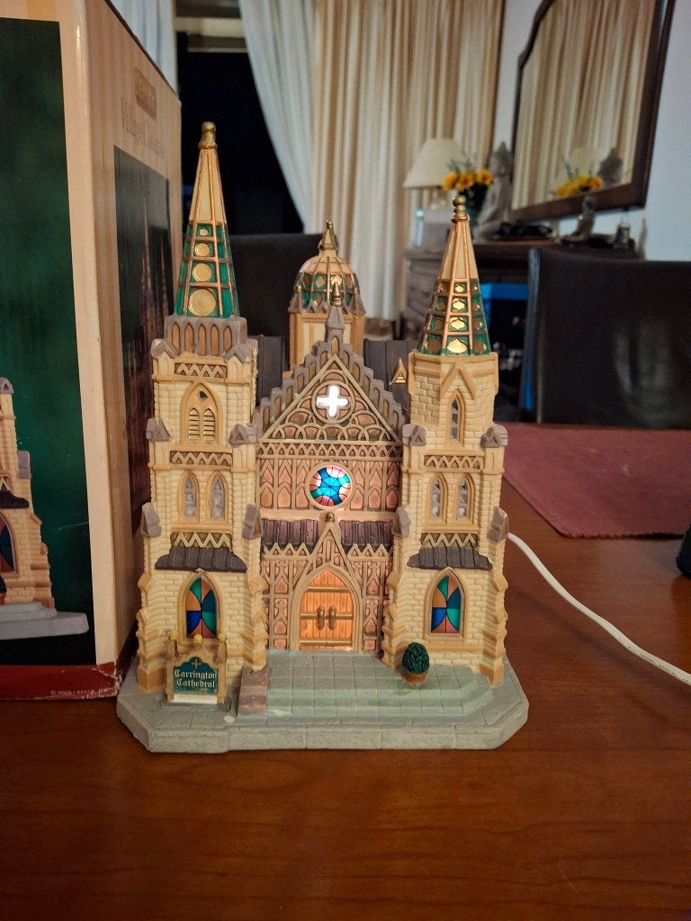 lemax kerk met licht kerstdorp, Diversen, Kerst, Ophalen of Verzenden, Zo goed als nieuw