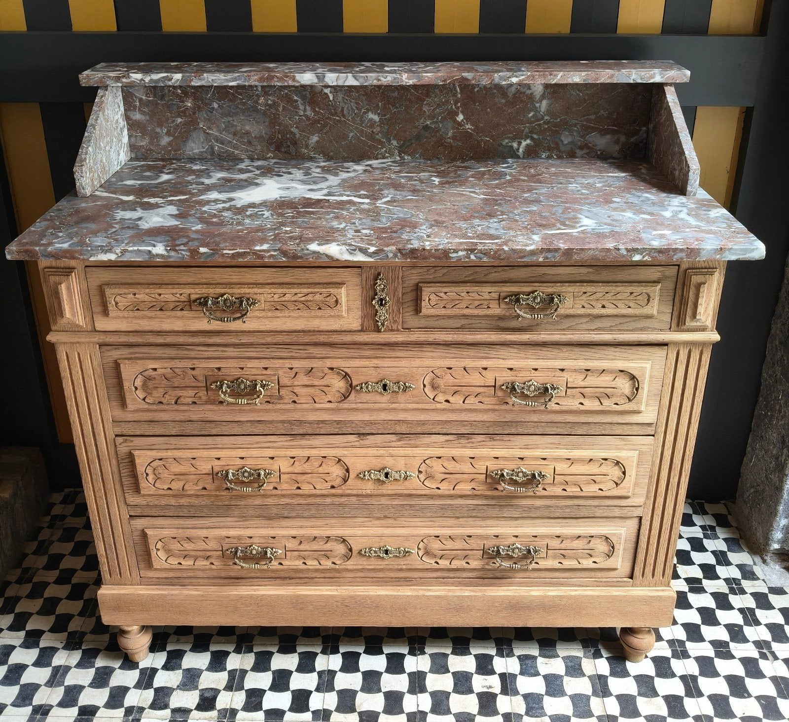 Klassieke antieke commode met marmeren blad., Kinderen en Baby's, Kinderkamer | Commodes en Kasten, Ophalen