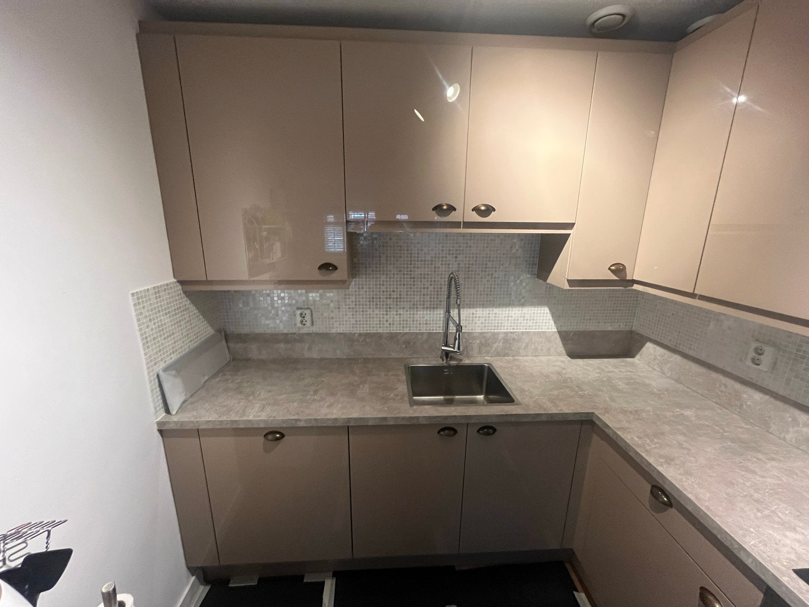 Moderne keuken met Miele, AEG en Zanussi apparatuur, Hoekkeuken, Ophalen of Verzenden, Hout, Crème