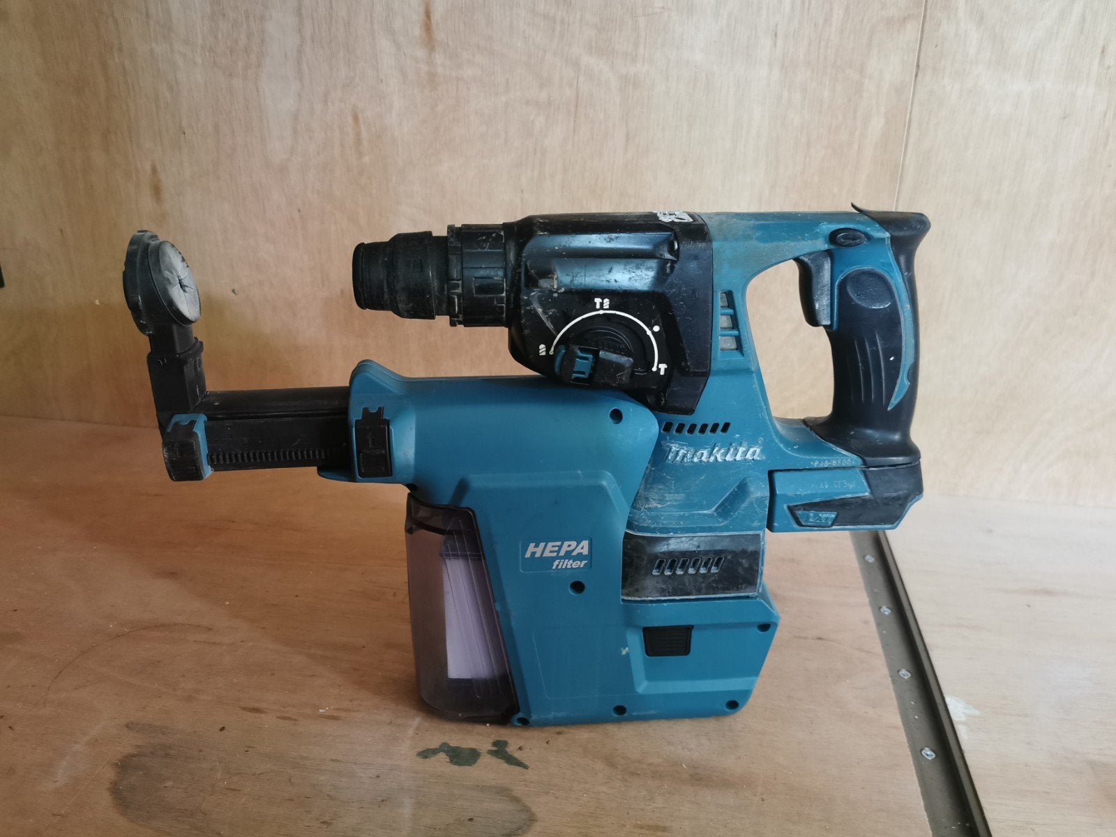 Makita 18v boormachine met hak functie en stofafzuiging, Doe-het-zelf en Verbouw, Gereedschap | Boormachines, Ophalen of Verzenden