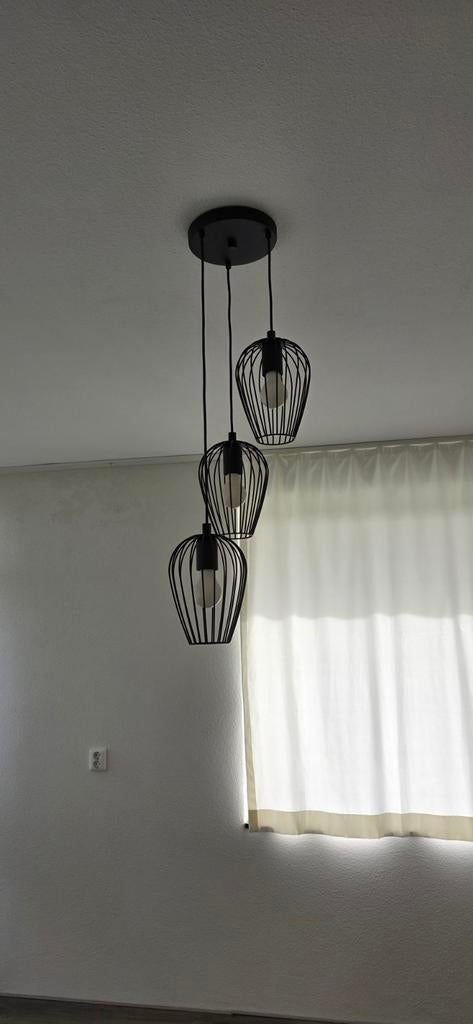 Zwarte hanglamp met 3 kooivormige kappen, Huis en Inrichting, Lampen | Hanglampen, Ophalen, Modern, Industrieel, Zo goed als nieuw