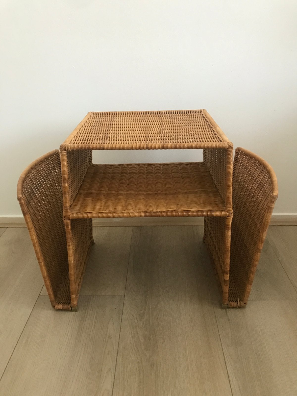 Vintage rotan lectuurtafel, Ophalen