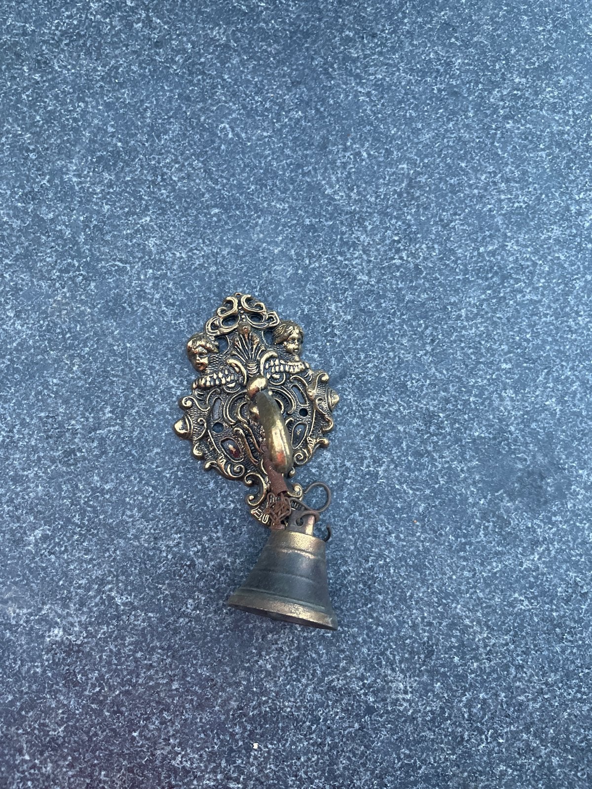 Antieke Deurbel met Sierlijke Wandhouder, Antiek en Kunst, Ophalen of Verzenden, Brons
