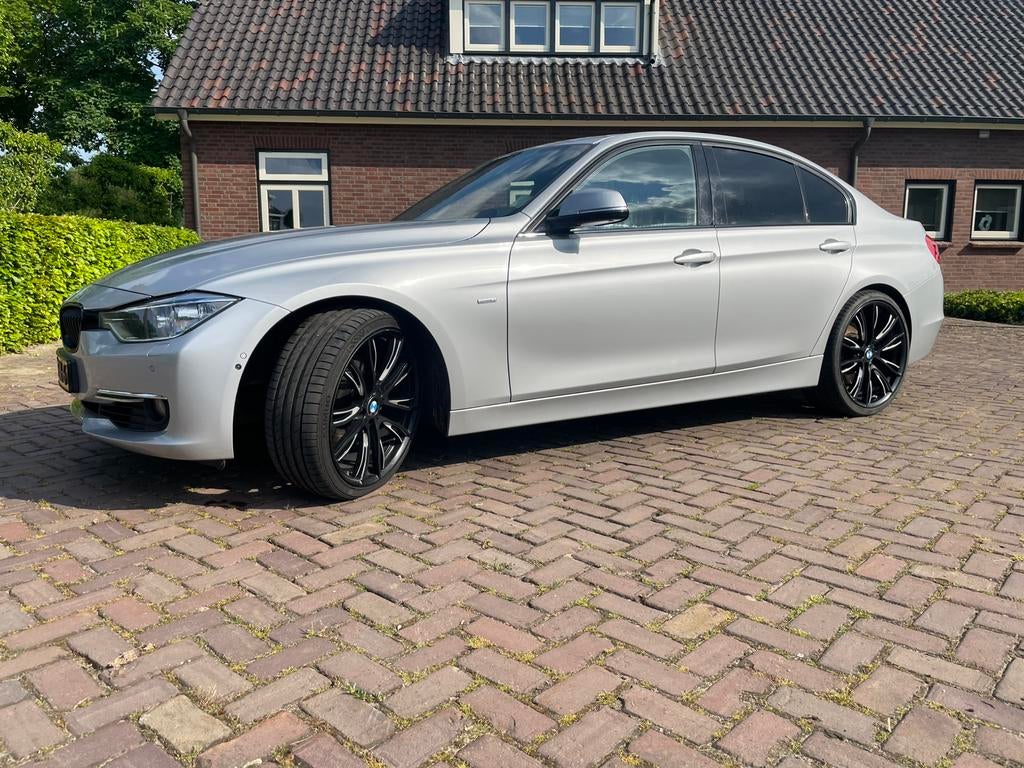 BMW 3-Serie 3.0D 330 190KW Aut8 (f30) 2012 Grijs, Auto's, Automaat, Achterwielaandrijving, 1800 kg, Zwart