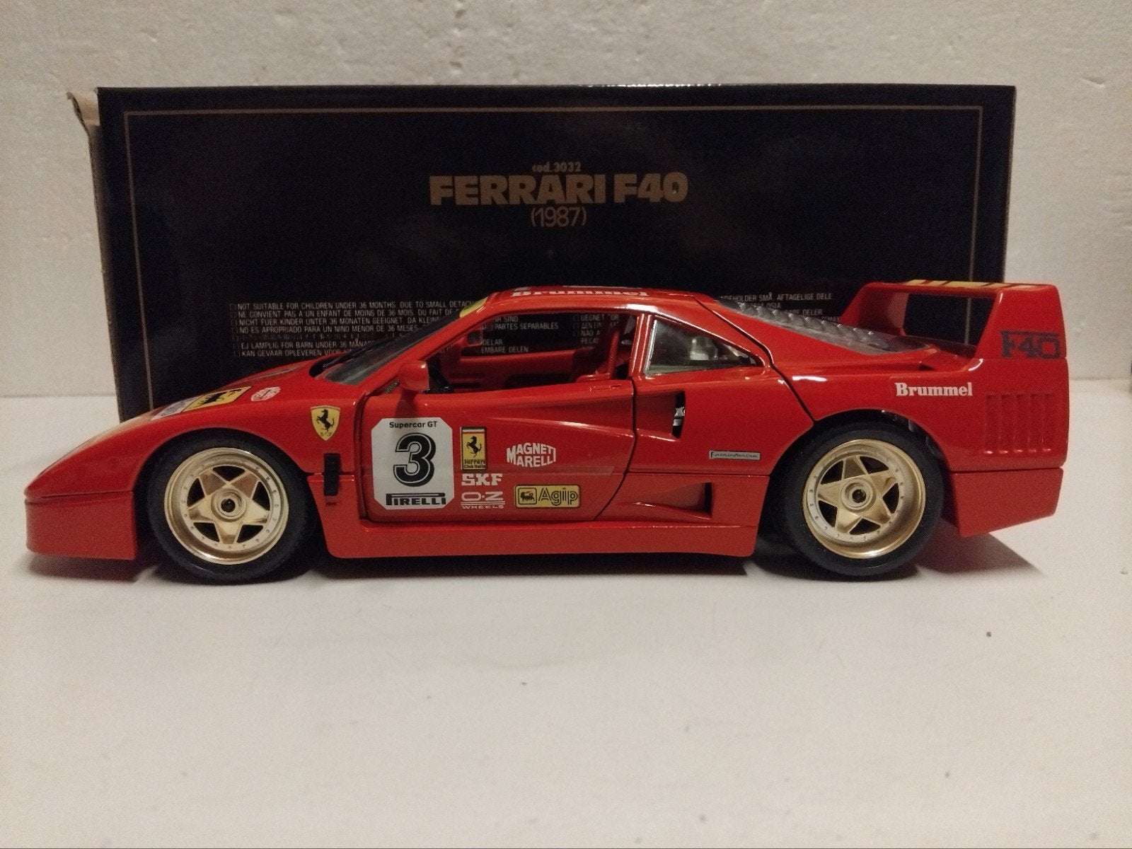Ferrari F40 Brummel #3 Club Italia rood Bburago 1:18 KRD, Hobby en Vrije tijd, Modelauto's | 1:18, Ophalen of Verzenden, Zo goed als nieuw