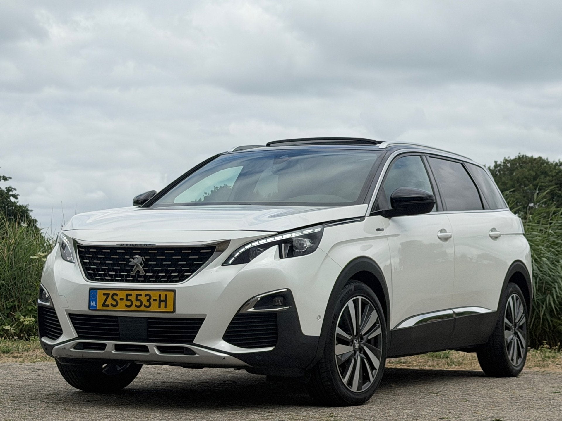 Peugeot 5008 1.2 PureTech 130pk GT-Line - Blanc Nacré - Led, Voorwielaandrijving, Gebruikt, 1270 kg, 7 stoelen