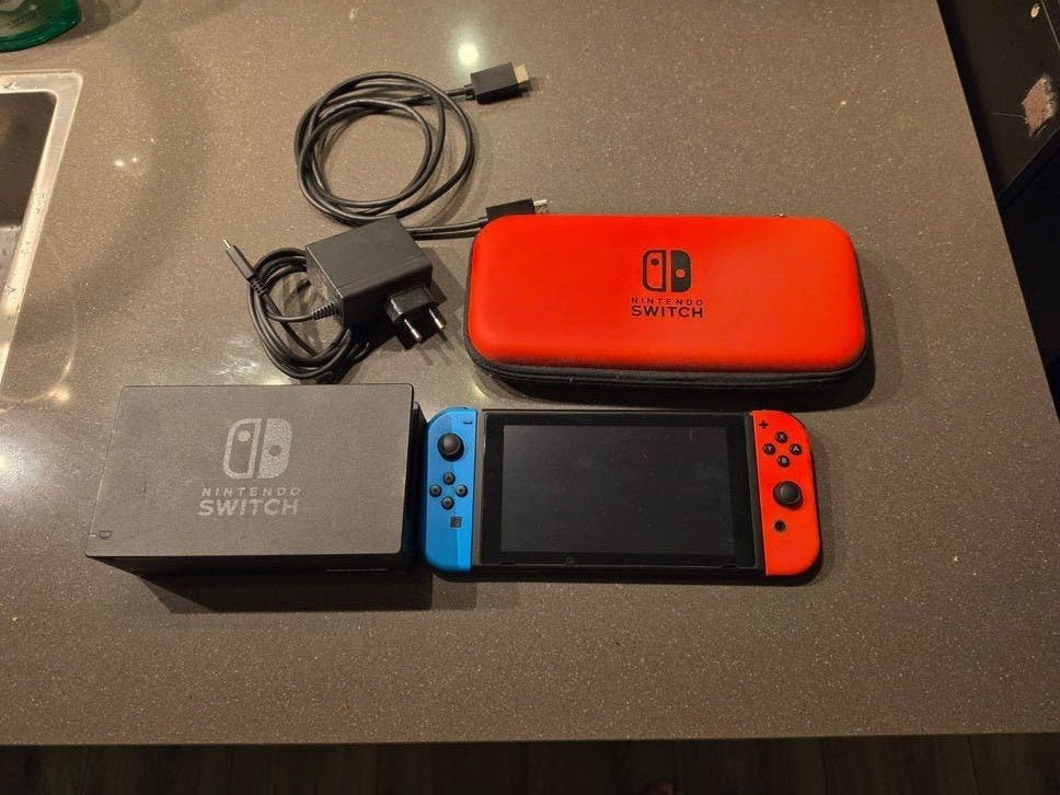 Nintendo Switch met Dock, Joy-Cons en Reisetui, Ophalen of Verzenden, Gebruikt, Met 2 controllers, Switch Original