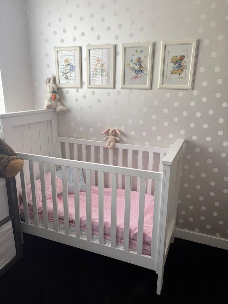 Prachtige ledikant en commode, Kinderen en Baby's, Kinderkamer | Complete kinderkamers, Ophalen, Zo goed als nieuw, Jongetje of Meisje