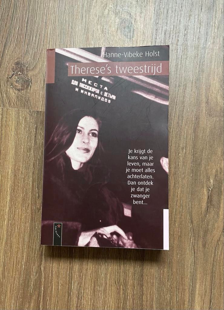 Therese's tweestrijd - Hanne-Vibeke Holst, Ophalen of Verzenden, Zo goed als nieuw, Europa overig