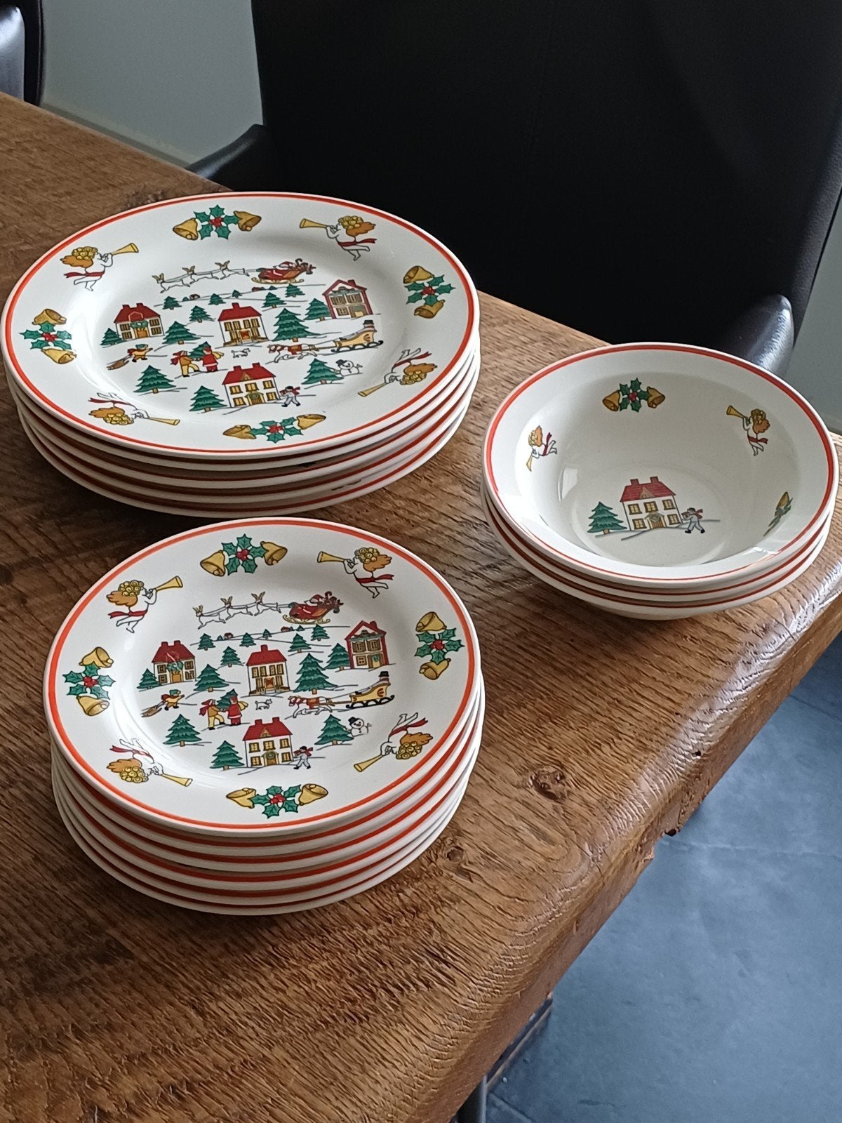 kerstservies  merk  KUN -LUN MADE IN CHINA, Ophalen, Porselein, Overige stijlen, Bord(en)