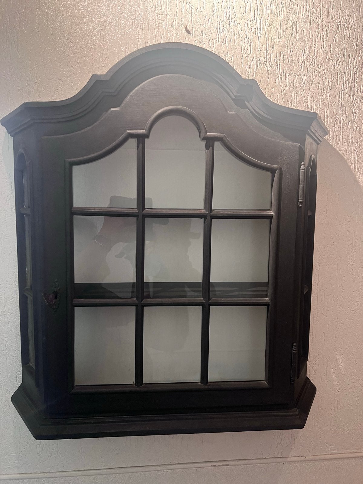 Antraciet houten wandvitrinekastje met glazen deur, Ophalen