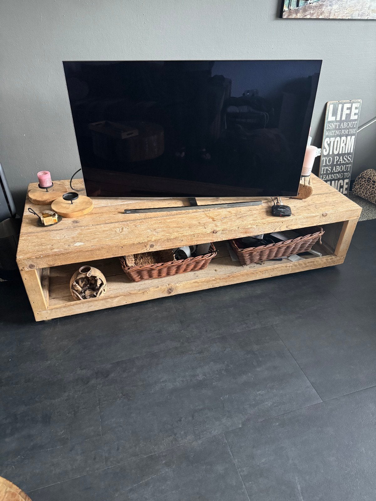 Robuust houten tv-meubel van steigerhout, Huis en Inrichting, Ophalen, Gebruikt, 100 tot 150 cm, Industrieel, Landelijk, Rustiek