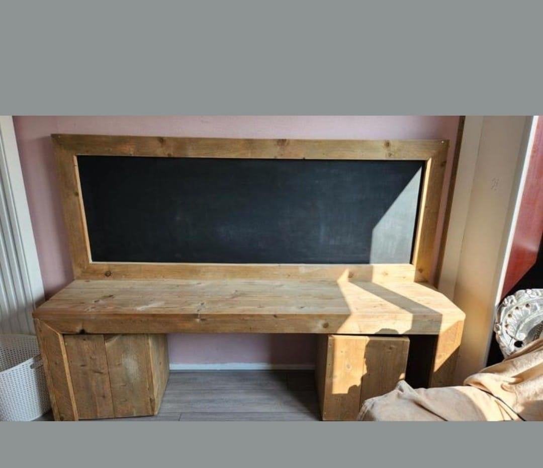 Stevig steiger houten speeltafel met krijtbord, Ophalen, Gebruikt