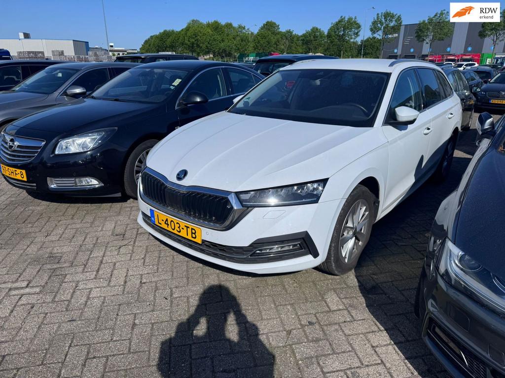 Skoda Octavia Combi 1.0 e-TSI Business Edition Plus, Gebruikt, Euro 6, Hybride Elektrisch/Benzine, 3 cilinders