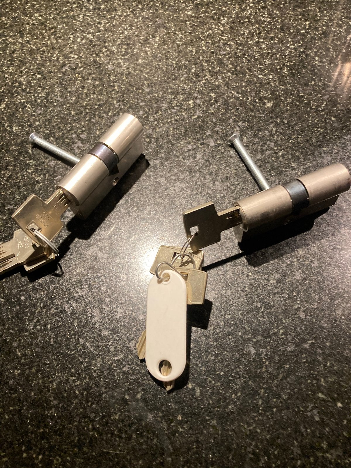 SKG 2 sterren cilinders 25/25 met 3 en 4 sleutels, Ophalen, Gebruikt, Rvs, Slot