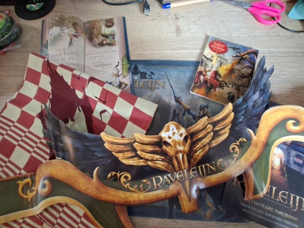 Efteling Raveleijn pakket: placemat, folders en hals, Ophalen of Verzenden