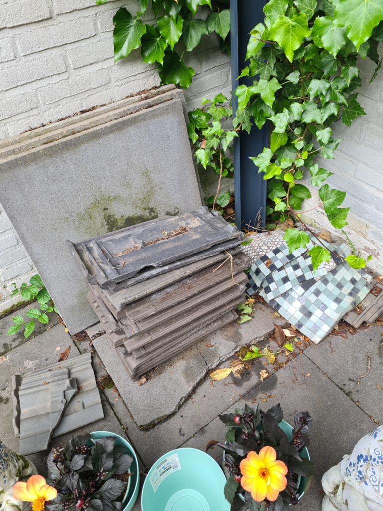 Gratis bouwmaterialen: dakpannen en tegels, Doe-het-zelf en Verbouw, Dakpannen en Dakbedekking, Gebruikt, Steen of Klei, Ophalen of Verzenden